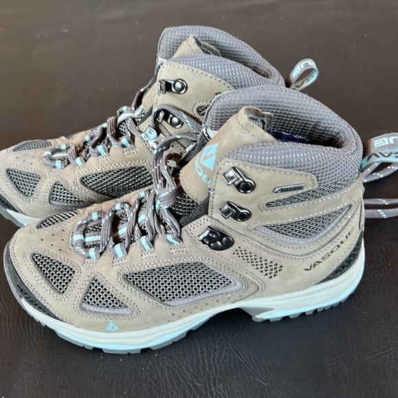 Vasque hiking boots - Picture 2 of 5